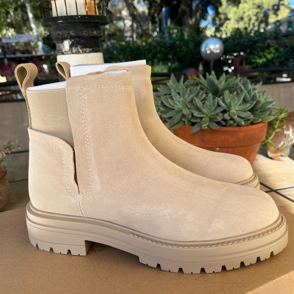 🔥BNWB STEVE MADDEN SAND SUEDE BOOTS🔥